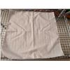 Image 1 : LOT DE +/-200 SERVIETTES DE TABLE BLANCHES 19 PO X 19 PO