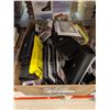 Image 1 : LOT D'ÉTUIS DE TÉLÉPHONE ET POCHETTES ASSORTIS