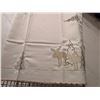 Image 2 : CENTRE DE TABLE BRODÉ THÈME NOËL 36 PO X 36 PO