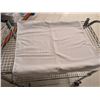Image 1 : LOT DE +/-80 SERVIETTES DE TABLE BLANCHES 22 PO X 22 PO