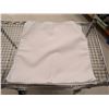 Image 1 : LOT DE +/-100 SERVIETTES DE TABLE BLANCHES 17 PO X 17 PO