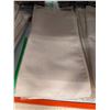 Image 1 : LOT DE +/-180 SERVIETTES DE TABLE CRÈME 17 PO X 17 PO