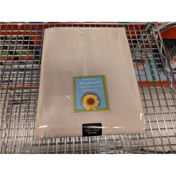 NAPPE EN POLYESTER JACQUARD 54 PO X 70 PO (JAUNE PÂLE)