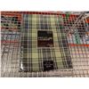 Image 1 : NAPPE EN POLYESTER JACQUARD 54 PO X 70 PO (TARTAN VERT)