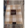 Image 1 : NAPPE MILES 54 PO X 70 PO (CARREAUX BRUN ET BLANC)