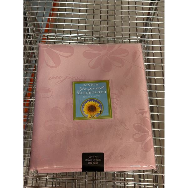 NAPPE EN POLYESTER JACQUARD 54 PO X 70 PO (MOTIF FLORAL ROSE)