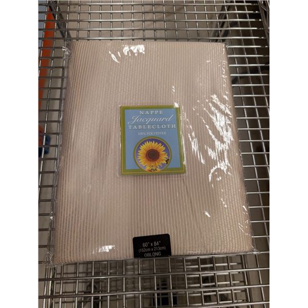 NAPPE EN POLYESTER JACQUARD 54 PO X 70 PO (BEIGE)