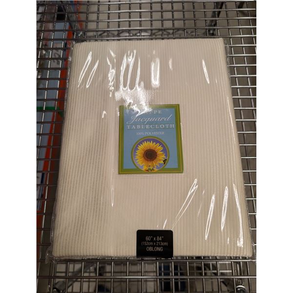 NAPPE EN POLYESTER JACQUARD 60 PO X 84 PO (JAUNE PÂLE)