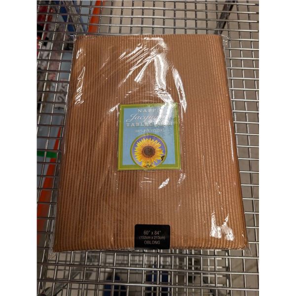 NAPPE EN POLYESTER JACQUARD 60 PO X 84 PO (BRUN PÂLE)