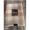 Image 1 : NAPPE MILES 54 PO X 70 PO (CARREAUX BEIGE ET BLANC)