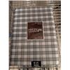Image 1 : NAPPE MILES 60 PO X 84 PO (CARREAUX VERT ET BLANC)