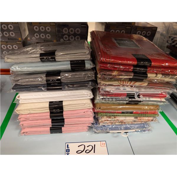 LOT DE 25 NAPPES ASSORTIES