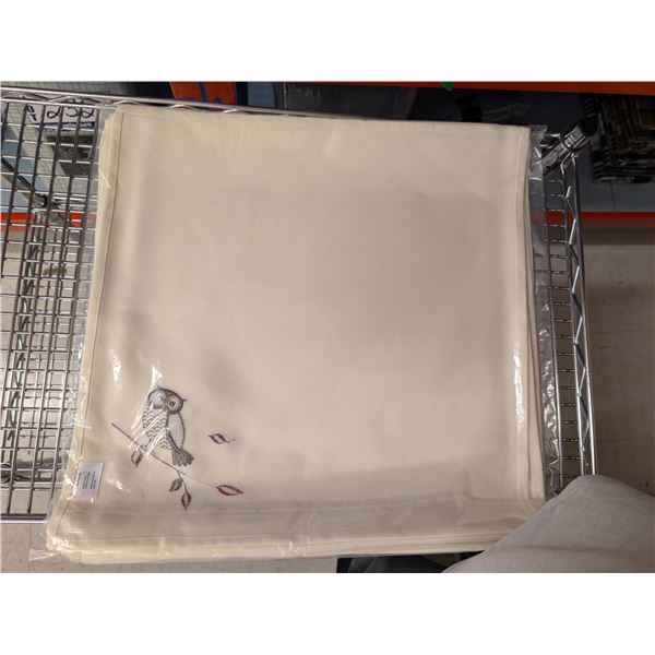PAQUET DE 12 SERVIETTES DE TABLE AVEC BRODERIE DE HIBOU