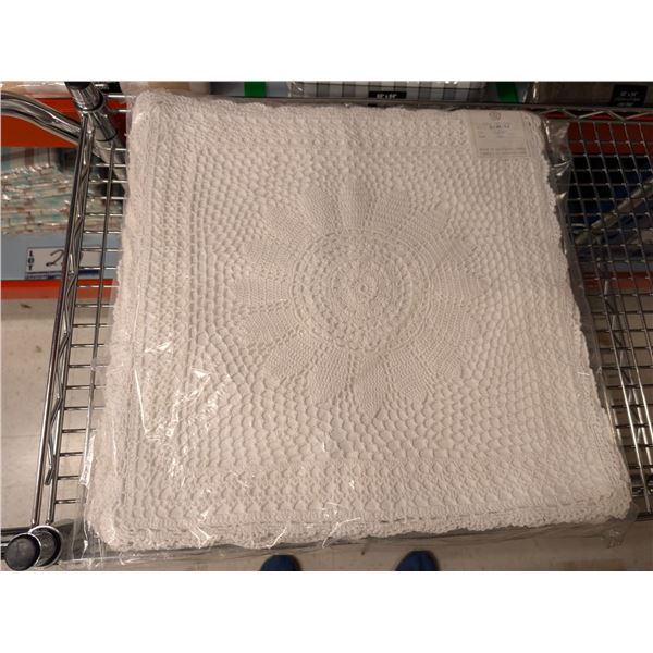 PAQUET DE 12 NAPPERONS DE DENTELLE 16 PO X 16 PO