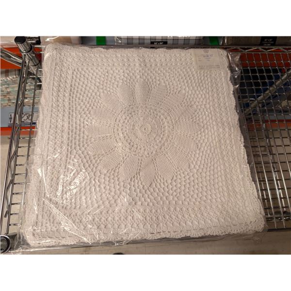 PAQUET DE 12 NAPPERONS DE DENTELLE 16 PO X 16 PO