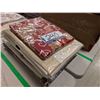 Image 1 : LOT DE 12 NAPPES THÈME FÊTES