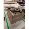 Image 2 : LOT DE NAPPES ET CHEMINS DE TABLE DE NOËL ASSORTIS