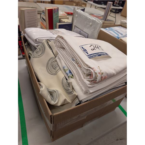 LOT DE NAPPES ASSORTIES