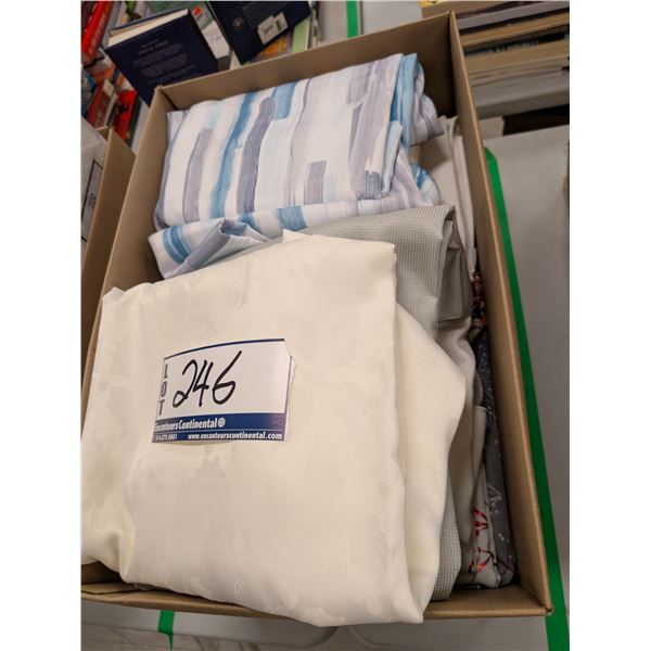 LOT DE NAPPES ASSORTIES