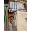 Image 2 : LOT DE NAPPES ASSORTIES