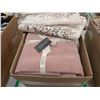 Image 1 : LOT DE NAPPES ET NAPPERONS ASSORTIS