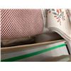 Image 2 : LOT DE NAPPES ET NAPPERONS ASSORTIS