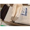 Image 2 : LOT DE NAPPES ET NAPPERONS ASSORTIS