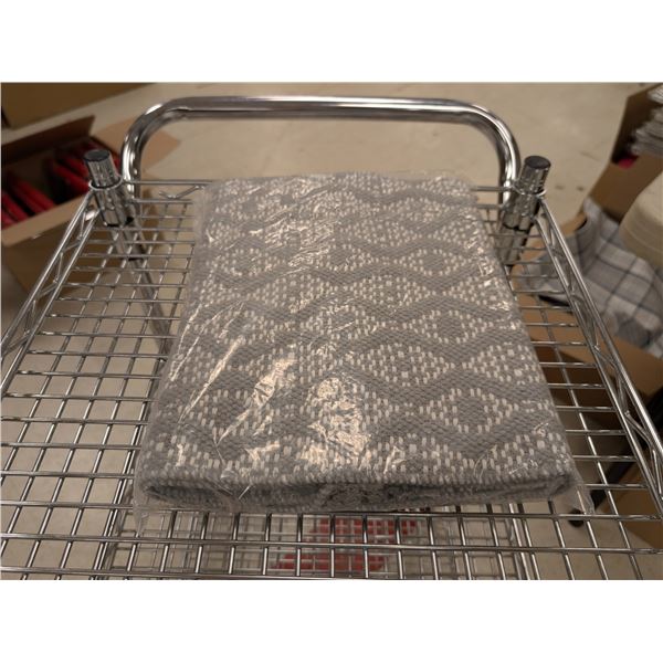 PAQUET DE 4 NAPPERONS TISSÉS (GRIS ET BLANC)