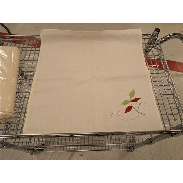 LOT DE NAPPES ET SERVIETTES ASSORTIES