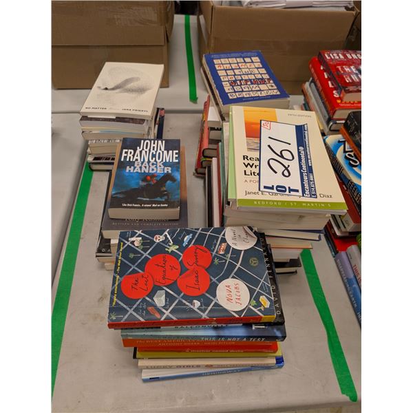 LOT DE 50 LIVRES ANGLAIS ASSORTIS