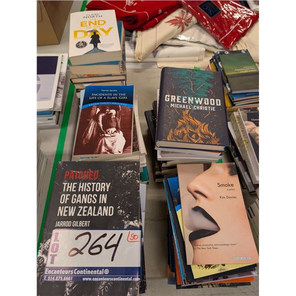 LOT DE 50 LIVRES ANGLAIS ASSORTIS