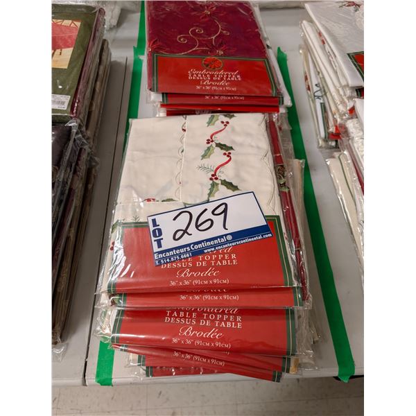 LOT DE 28 NAPPES 36 PO X 36 PO THÈME NOËL ASSORTI