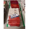 Image 1 : LOT DE 28 NAPPES 36 PO X 36 PO THÈME NOËL ASSORTI