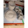 Image 2 : LOT DE 60 PIÈCES DE VAISSELLE ET TASSES ASSORTIES