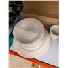 Image 4 : LOT DE 60 PIÈCES DE VAISSELLE ET TASSES ASSORTIES
