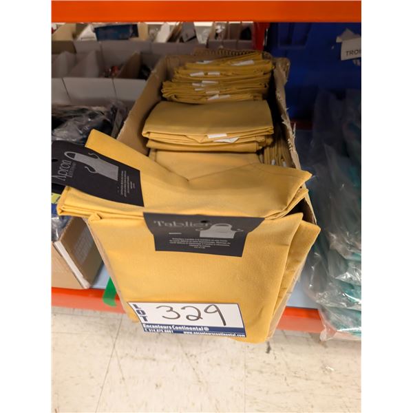 LOT DE +/-30 TABLIERS EN POLYESTER