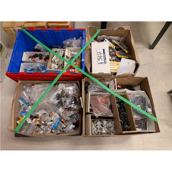 PALETTE DE COMPOSANTS ÉLECTRONIQUES ET CÂBLES ASSORTIS