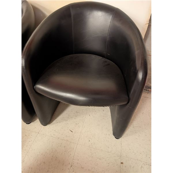 CHAISE EN SIMILICUIR NOIR