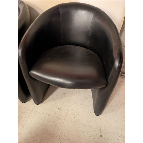 CHAISE EN SIMILICUIR NOIR