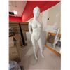 Image 1 : MANNEQUIN FEMME