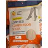 Image 2 : LOT DE +/-125 BAS DE COMPRESSION À FERMETURE ÉCLAIR TAILLE XL