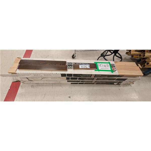 LOT DE 80 PIEDS CARRÉS DE PLANCHER LAMINÉ