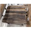 Image 3 : LOT DE 3 TABLES RUSTIQUES AVEC TABOURETS