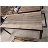 Image 1 : TABLE À DESSUS EN BOIS ET STRUCTURE MÉTALLIQUE 5 PI X 30 PO