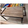 Image 1 : TABLE À DESSUS EN BOIS ET STRUCTURE MÉTALLIQUE 44 PO X 30 PO