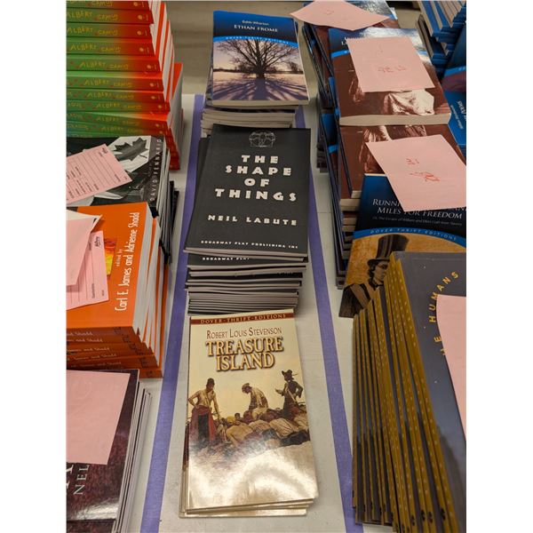 LOT DE 50 LIVRES ANGLAIS ASSORTIS