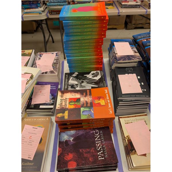 LOT DE 50+ LIVRES ANGLAIS ASSORTIS