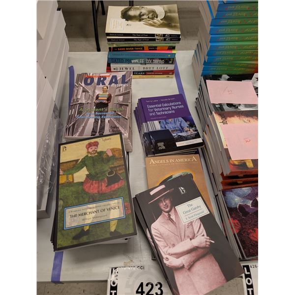 LOT DE 48 LIVRES ANGLAIS ASSORTIS