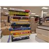 Image 5 : LOT DE +/- 50 LIVRES ANGLAIS ASSORTIS