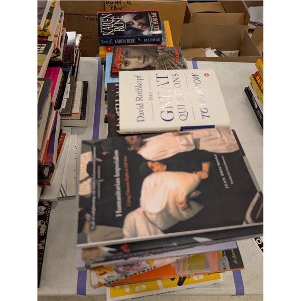 LOT DE +/- 50 LIVRES ANGLAIS ASSORTIS